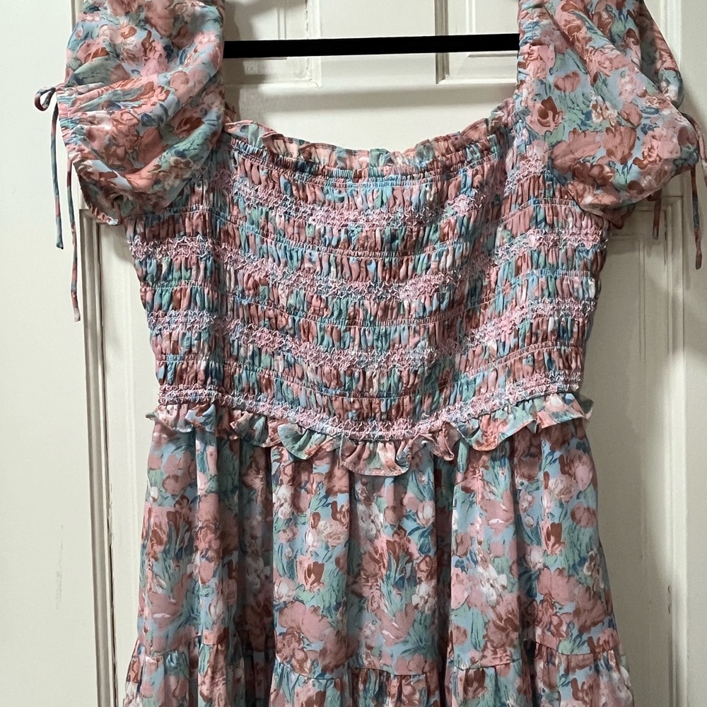 En Saison women’s Adelina Midi Dress, floral print, size large. Used